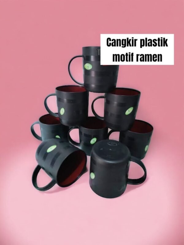 Cangkir plastik ramen